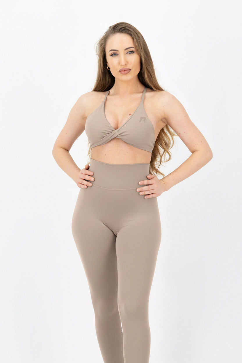 Nuréa Elan Twist Front Top