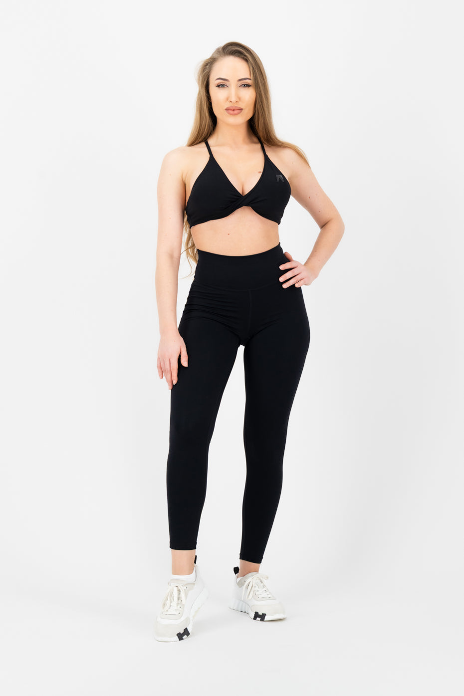 Nuréa Elan Twist Front Top