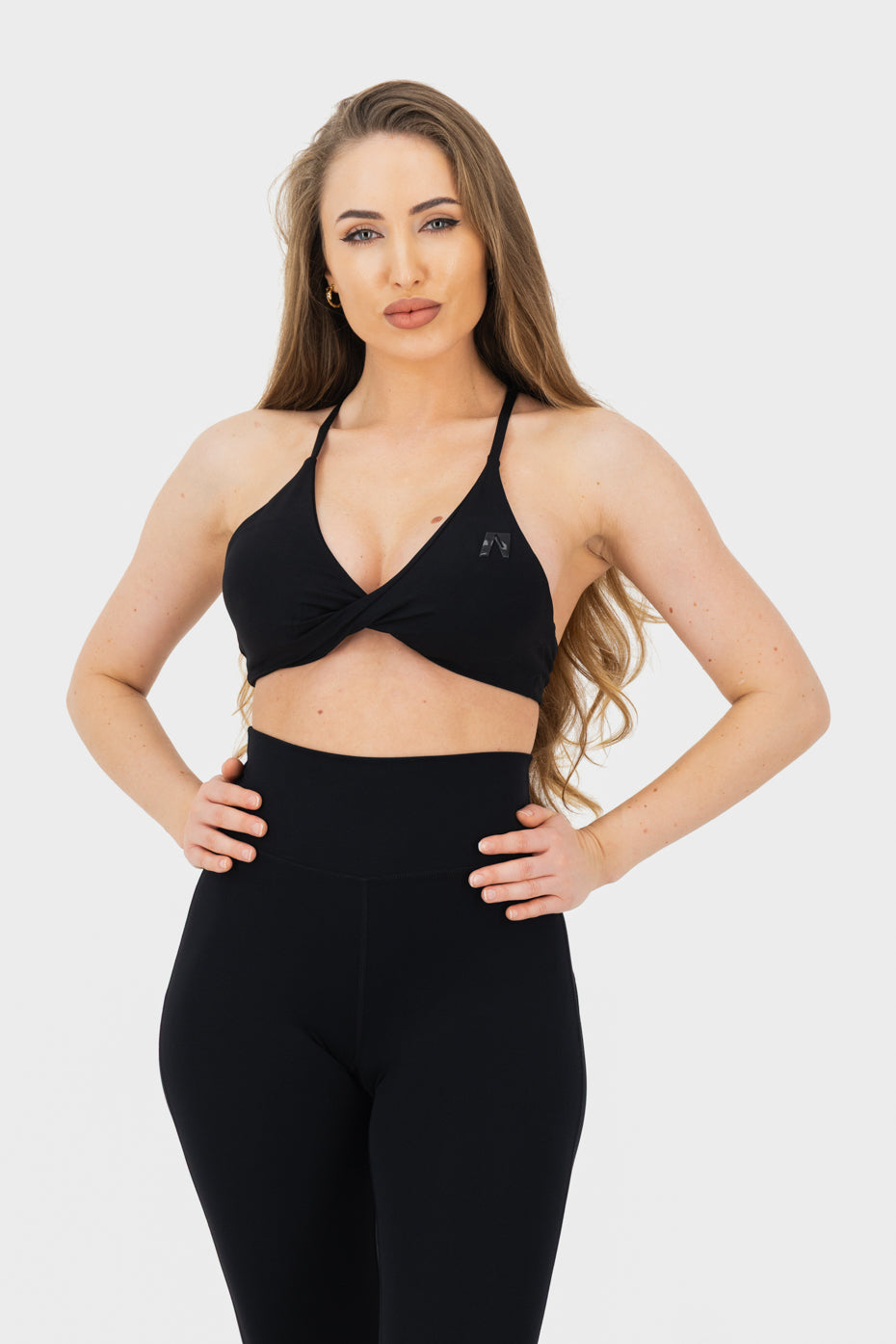 Nuréa Elan Twist Front Top